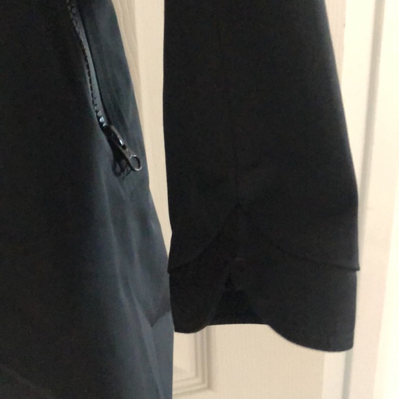 Lululemon Hooded Rain Coat - Picture 5 of 6